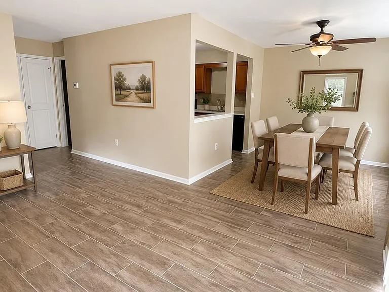 612 Mews Dr — Photo 3