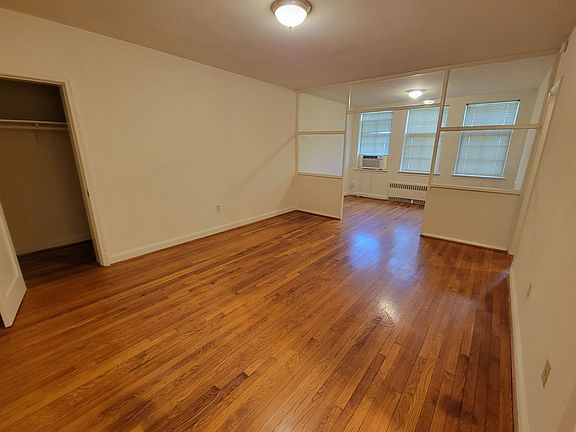 2nd image of 1233 N Courthouse Rd #5