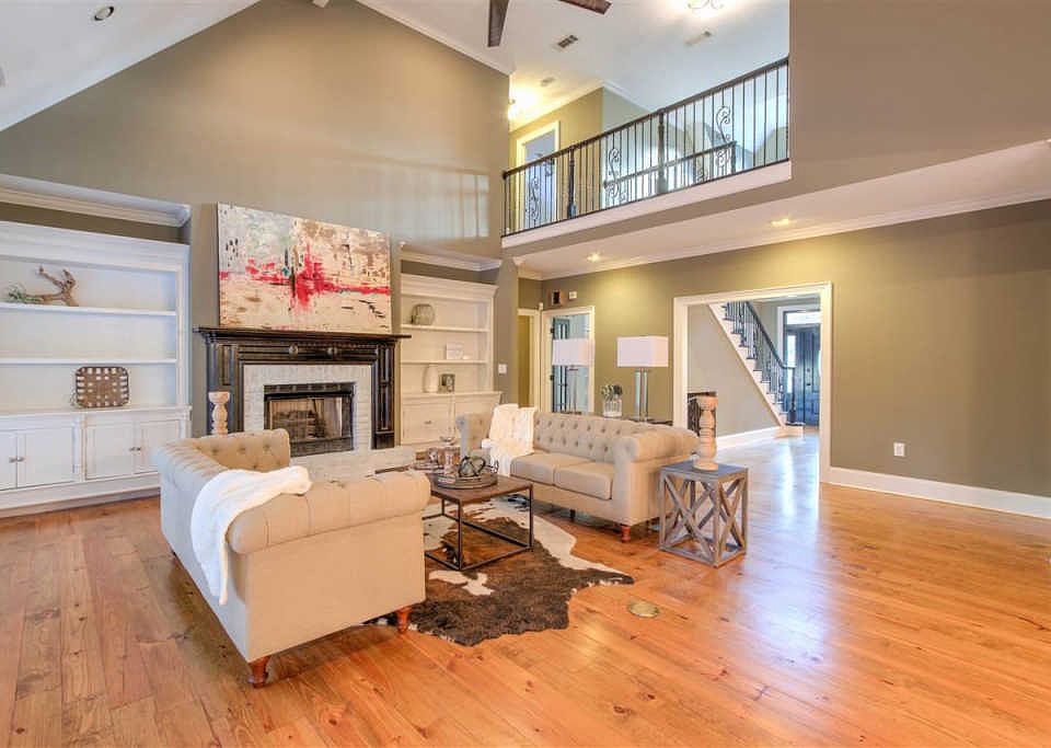 1st image of 143 Woodlands Green Dr