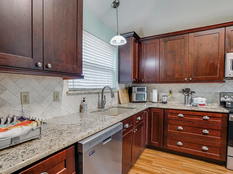 369 Phillips Dr — Photo 25