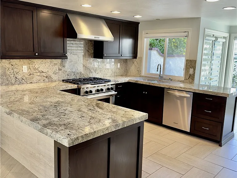 43 Beachcomber Dr — Photo 4