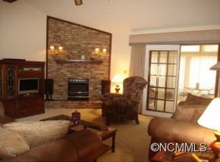 132 Mountain Valley Dr, Hendersonville, NC 28739