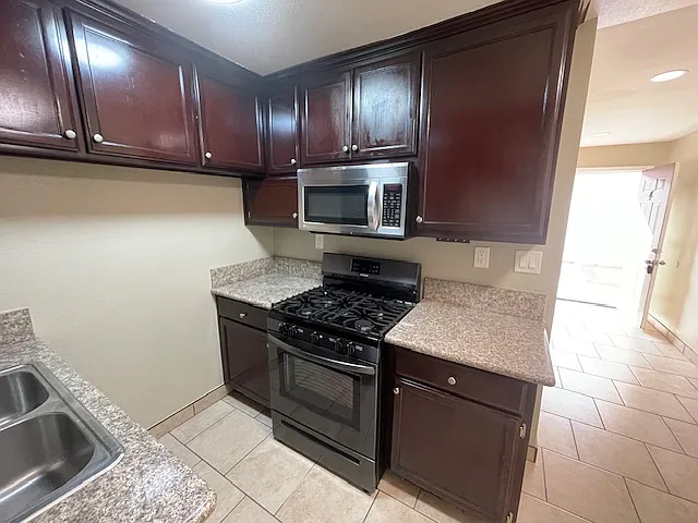 1333 W Stoneridge Ct #4 — Photo 6