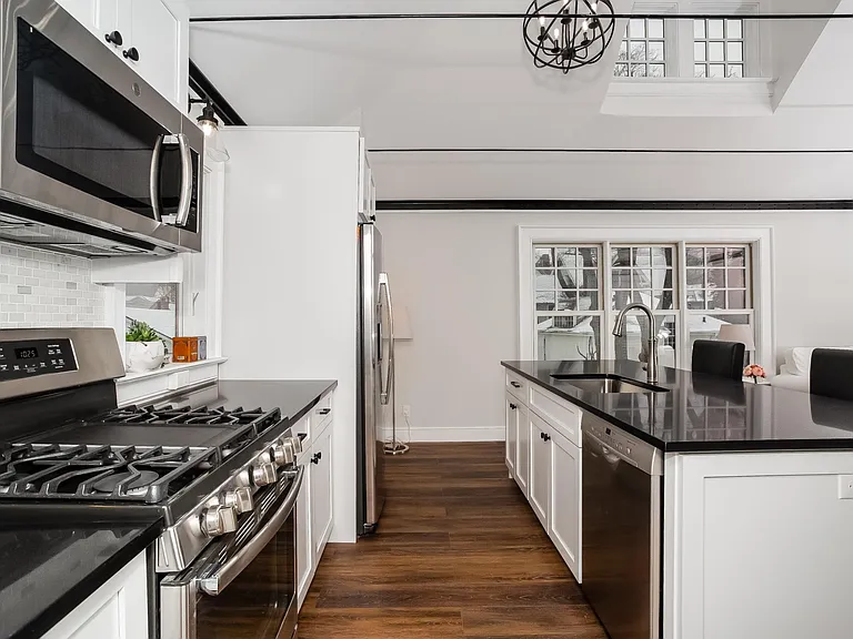 "Duplex Loft" - 2BR / 2BA @ 85 East Ave
