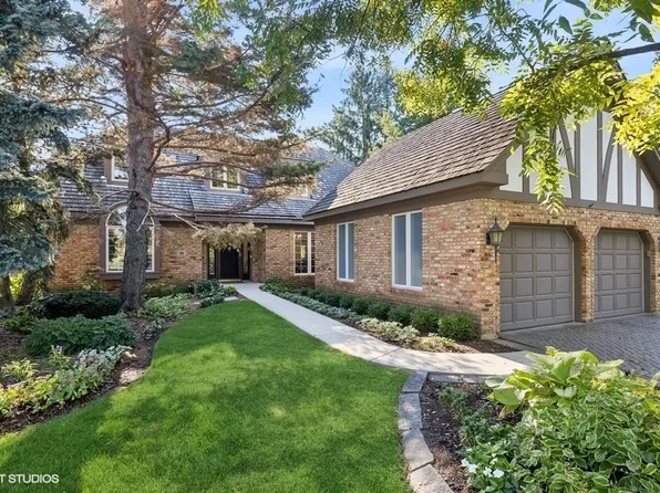 16 Lake Ridge Club Ct, Burr Ridge, IL 60527