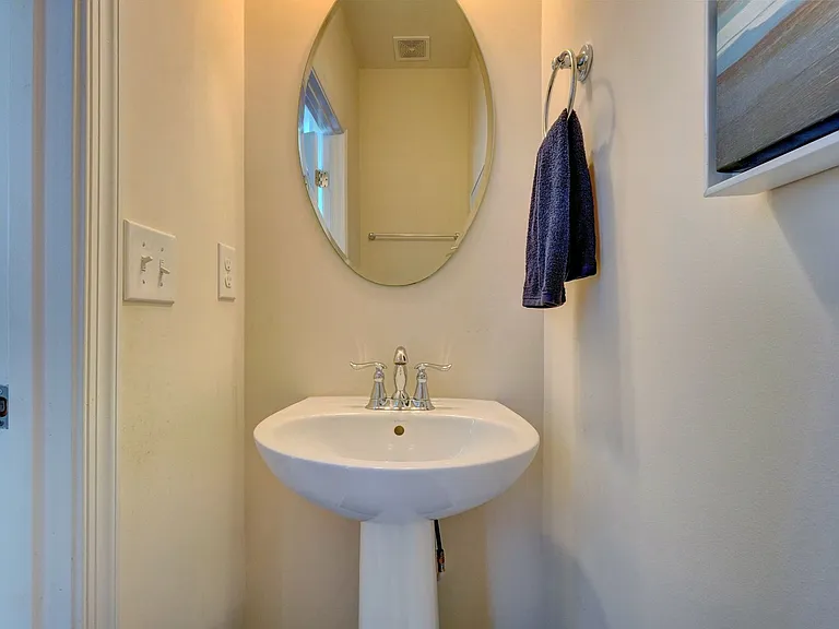 890 Olmstead St — Photo 10
