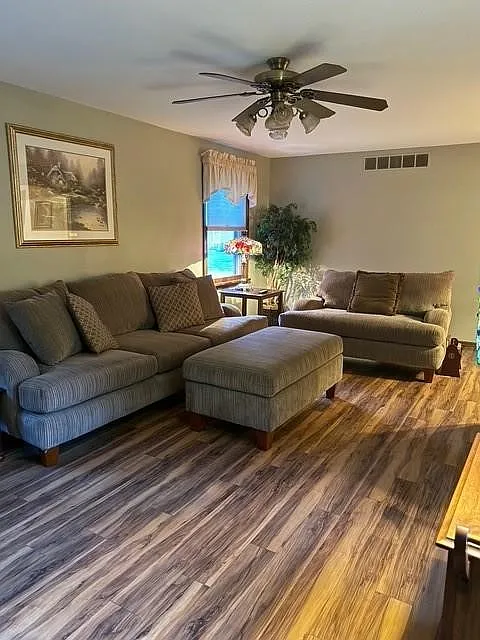 4 bed, 2.5 bath, 2016 sqft, $3,500 — Photo 4