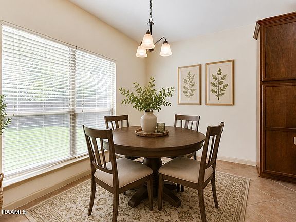 5th image of 206 Fieldview Dr