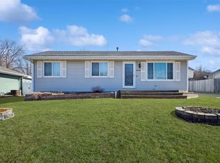 8429 Warren Dr, Des Moines, IA 50320