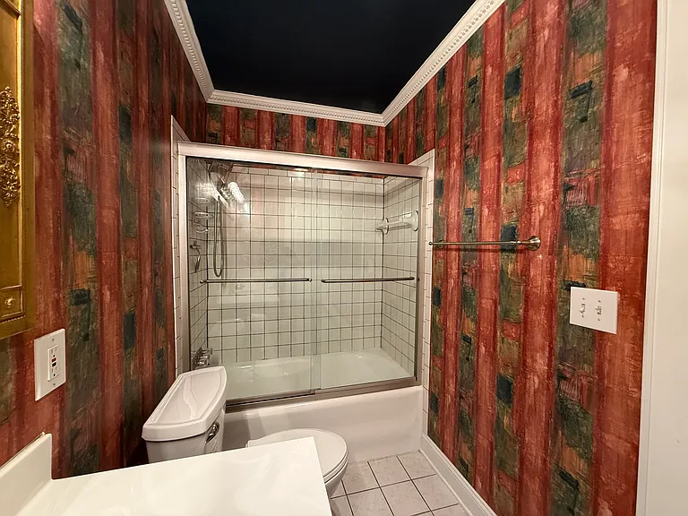2501 Roswell Ave #102 — Photo 35