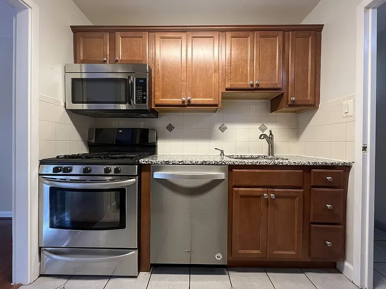 6001 Arlington Blvd #305 — Photo 11
