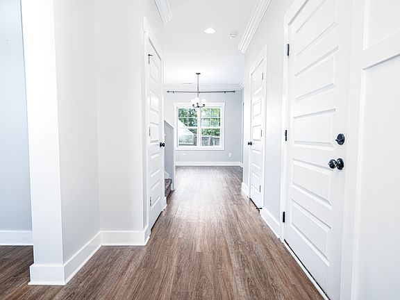5th image of 103 Chestwood Ct