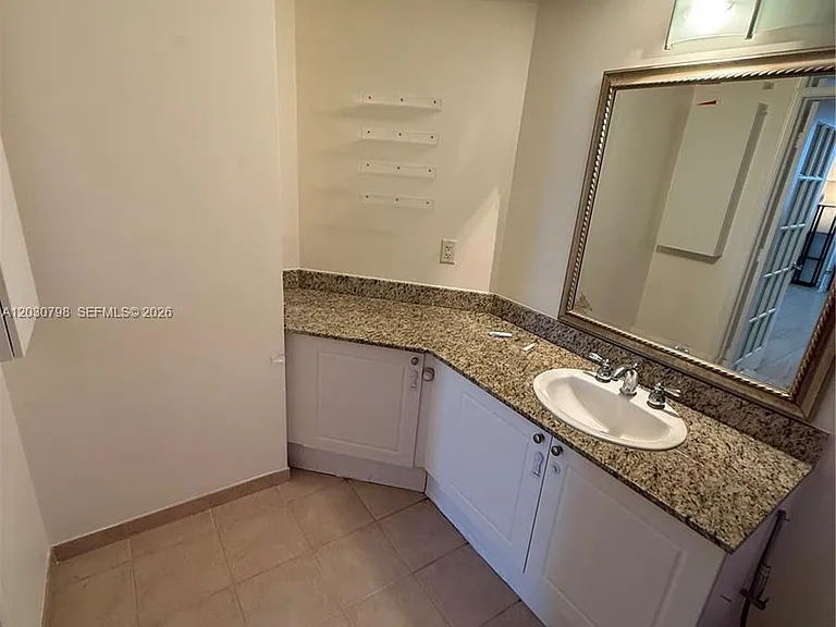 19501 W Country Club Dr #809 — Photo 10
