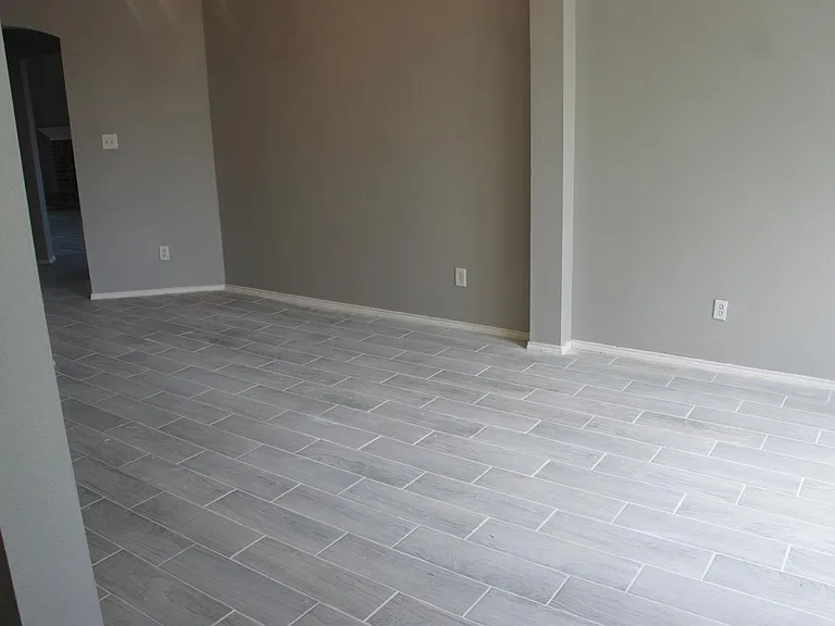 1839 Hillwood Dr — Photo 24