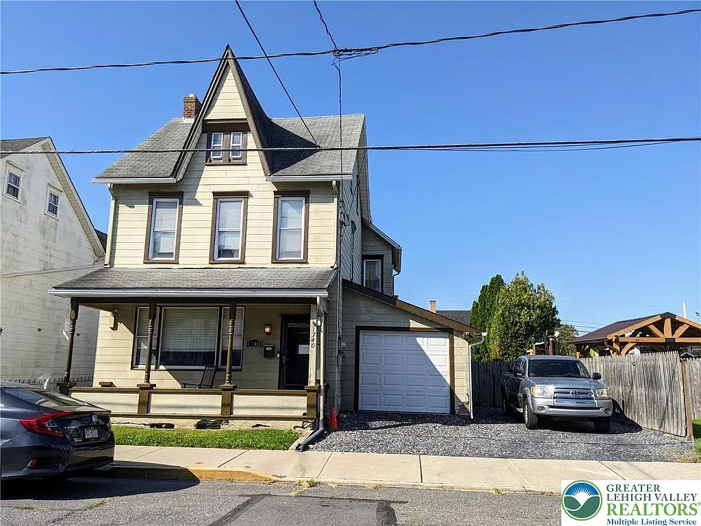 1740 Washington Ave photo 1