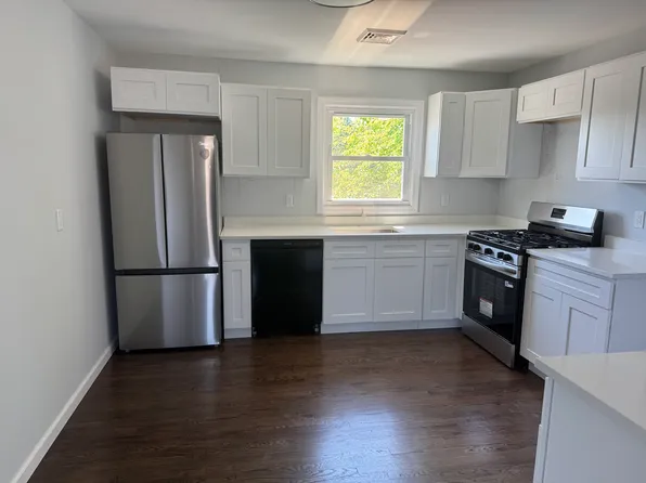 66 Velvet St, Bridgeport, CT
