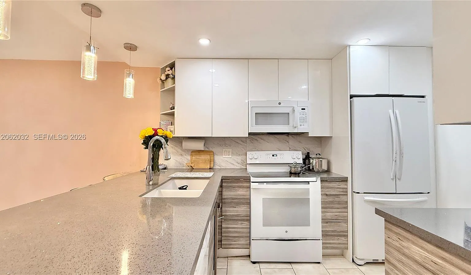 Dixiana Condo — Photo 3