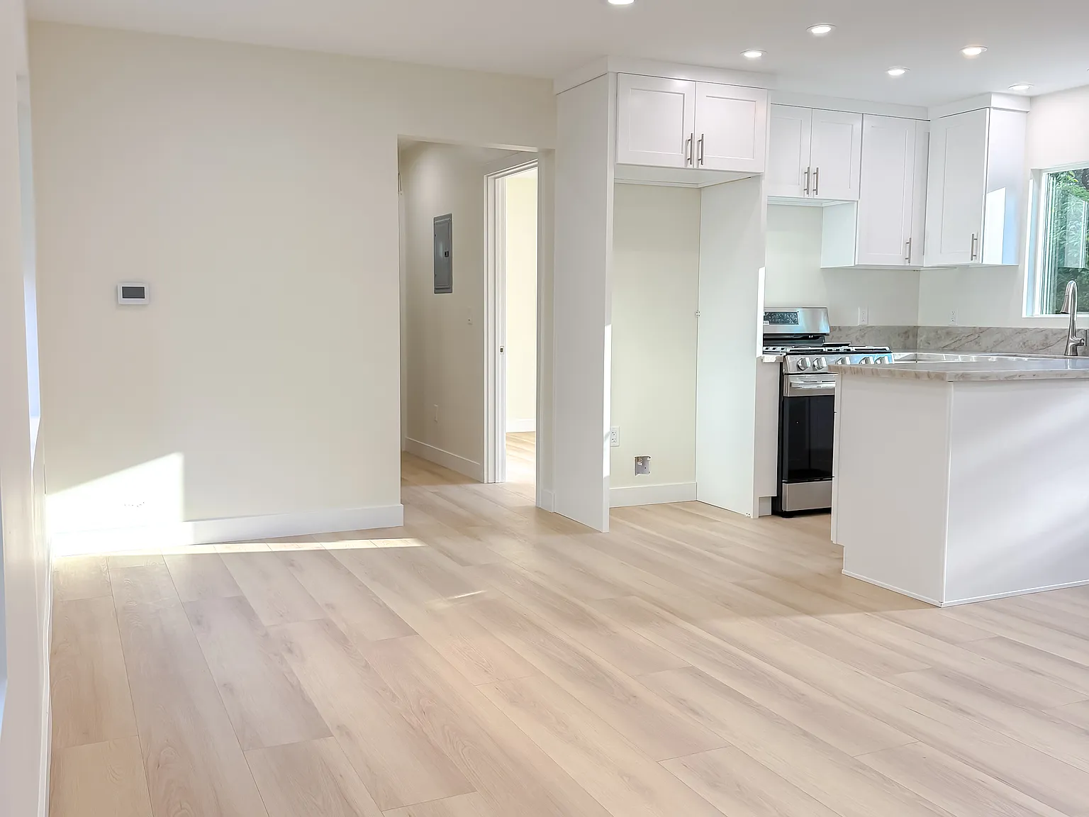 2 bed, 800 sqft, $3,500 — Photo 3