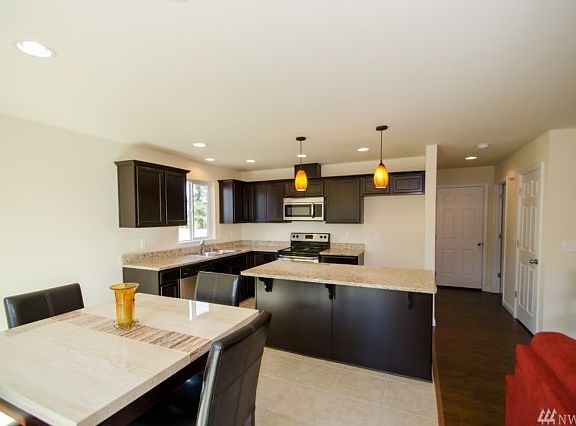 3rd image of 2306 Rosewood Ln