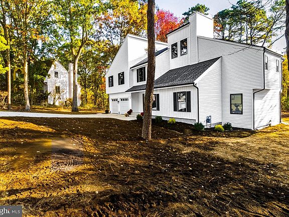 3rd image of 15 Bronwood Dr