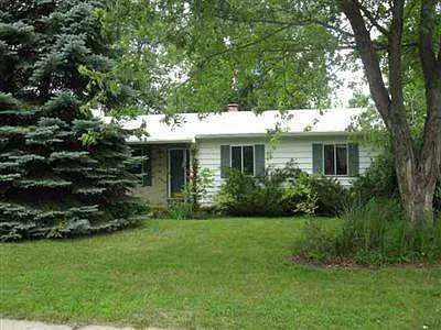 312 Crescent St photo 1