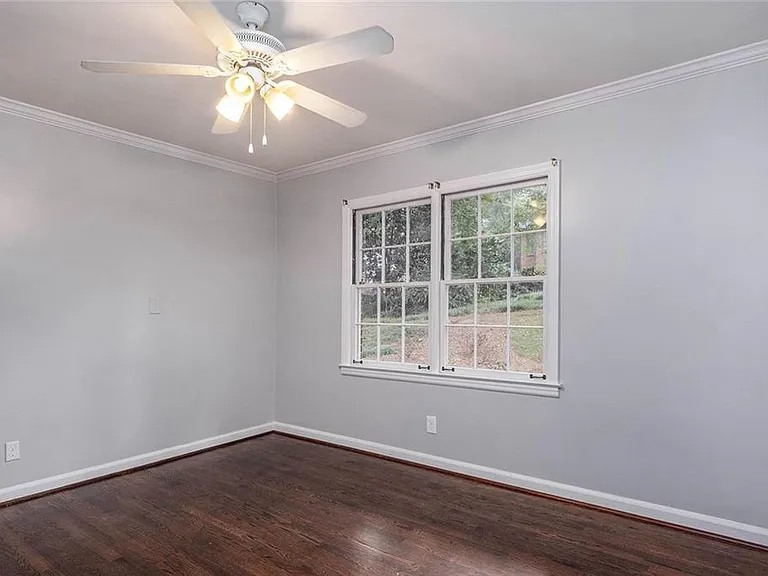 388 Lakemoore Dr NE — Photo 22