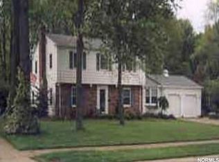 391 Appleblossom Ln, Bay Village, OH