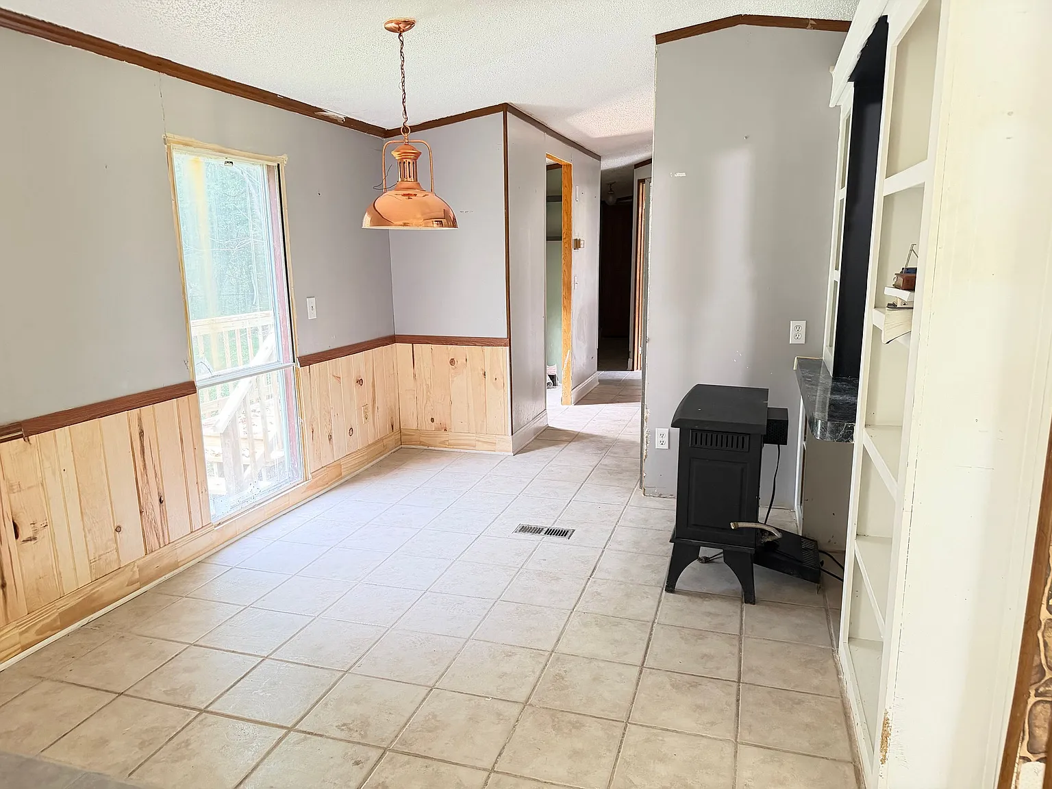 183 Ainsley ave — Photo 4