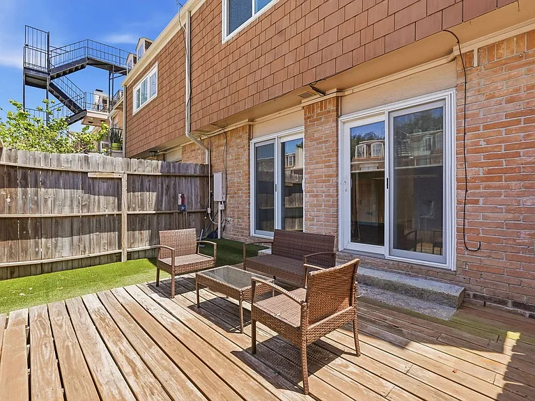 450 N Post Oak Ln — Photo 26
