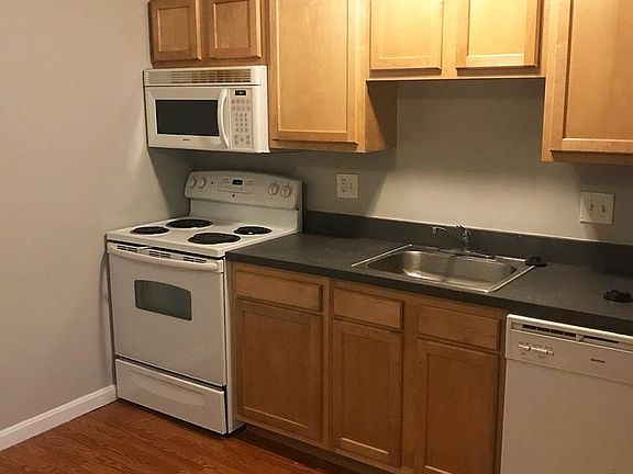 3rd image of 525 Lowell Ave #16