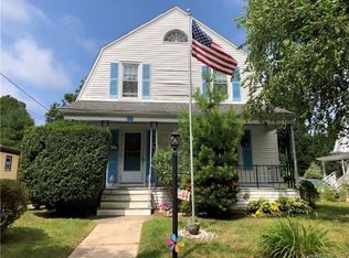 17 Moss St, Pawcatuck, CT 06379