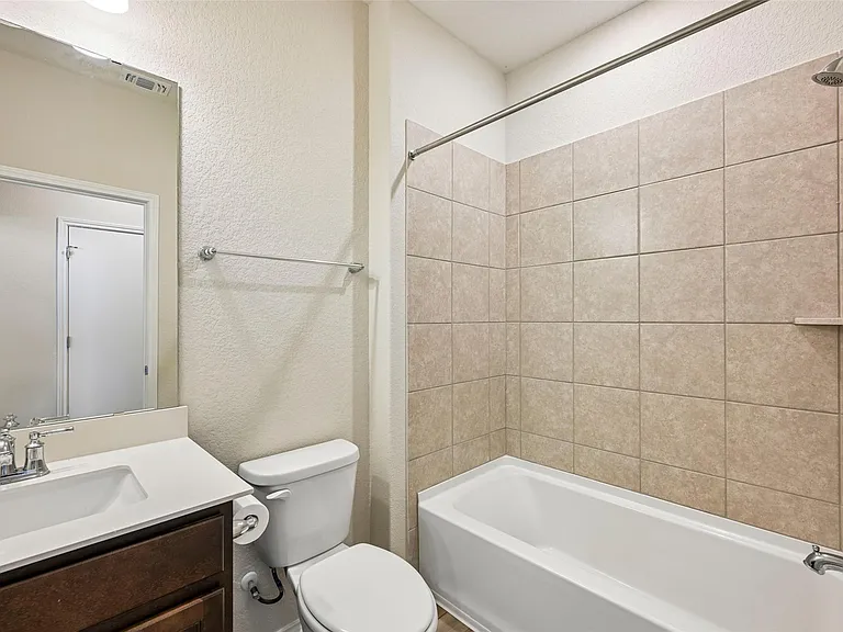 401 Yorktown St — Photo 29