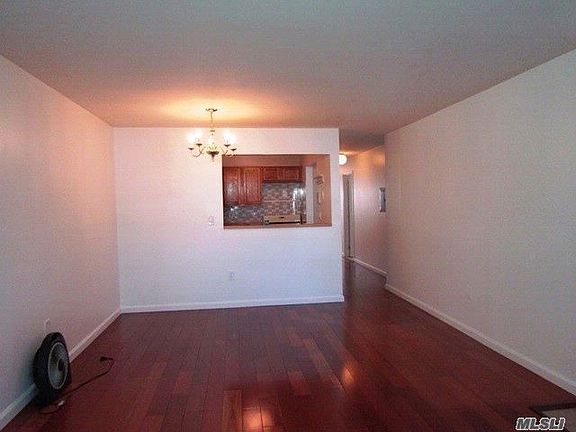 3rd image of 8275 Country Pointe Cir