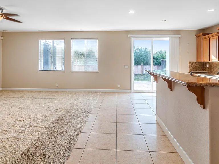 4382 Shoreline Ct — Photo 5