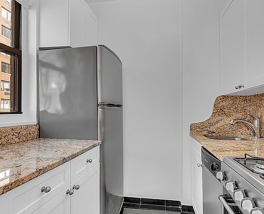 3rd image of 30 E 37th St APT 6D