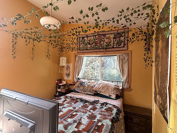 4th image of 38165 Chelsey St