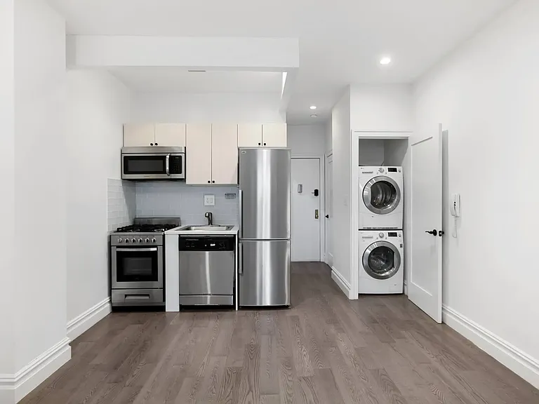 18 Avenue A #5F — Photo 4