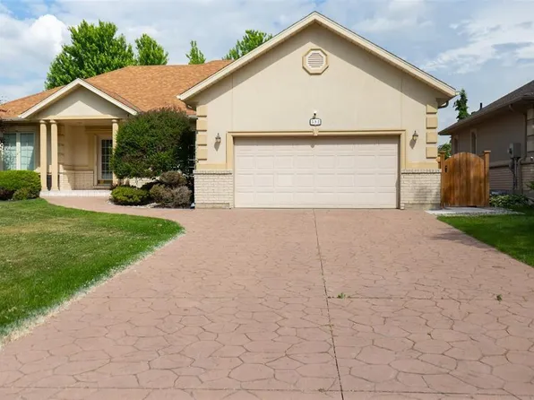 582 Riverside Dr, Saint Clair, ON N0N 1G0