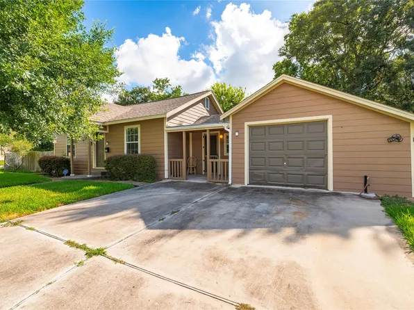322 N Logan St, Texas City, TX 77590