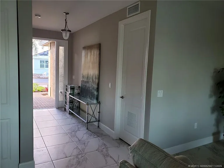 11826 SW Oceanus Blvd SW — Photo 2