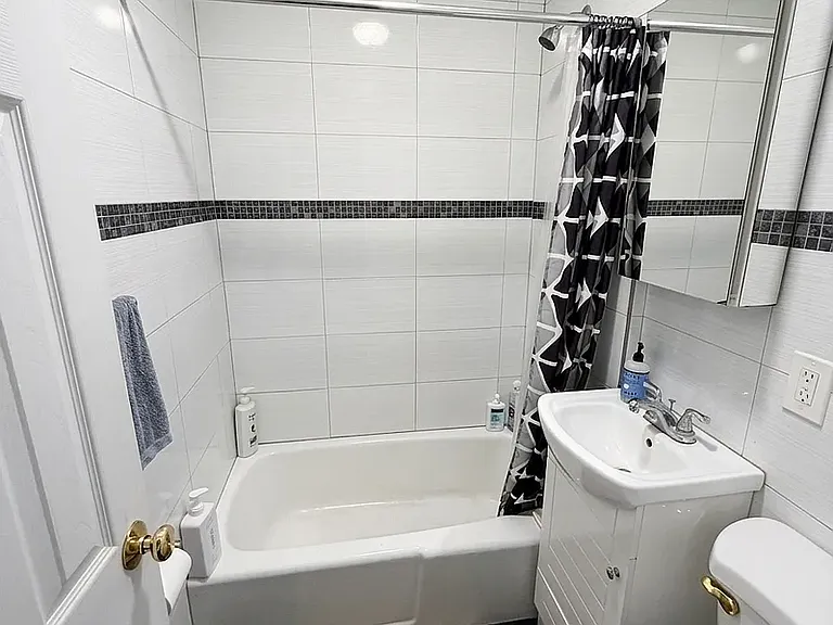 1317 1st Ave #2E — Photo 2