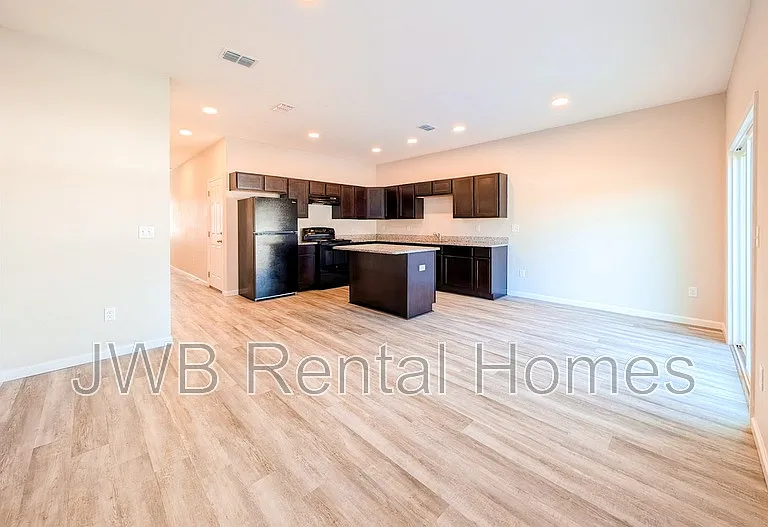 6055 Carolines Ct — Photo 3