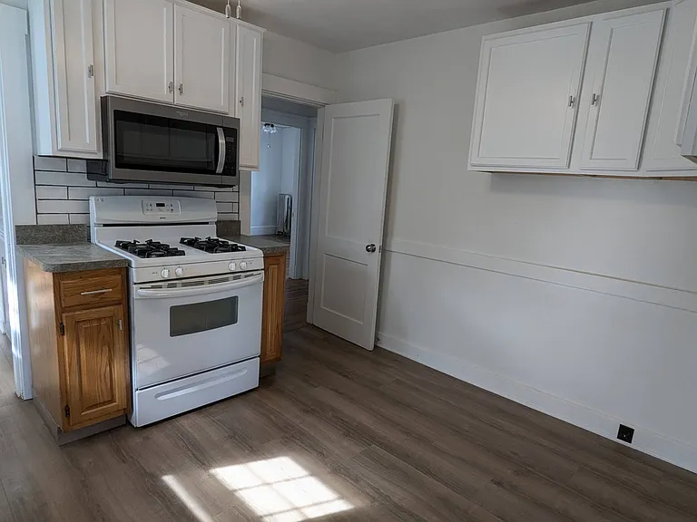 18-20 Appleton Pl #2 — Photo 2