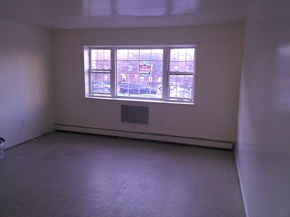 4th image of 1102 Stebbins Ave #2