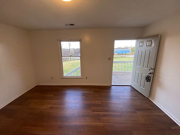5th image of 1142 Airport Rd #4