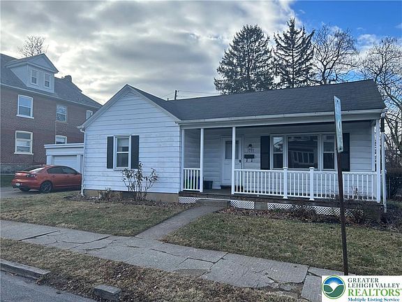 3rd image of 1037 Maple St