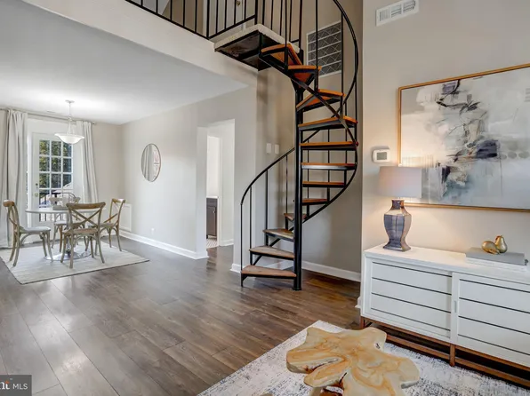 4824 29th St S APT C2, Arlington, VA 22206