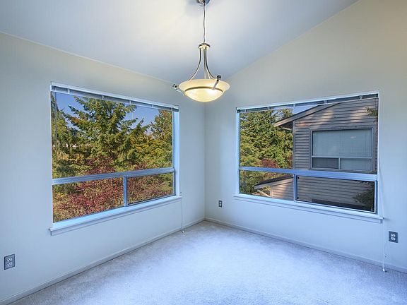 3rd image of 3540 Lake Washington Blvd SE APT 208