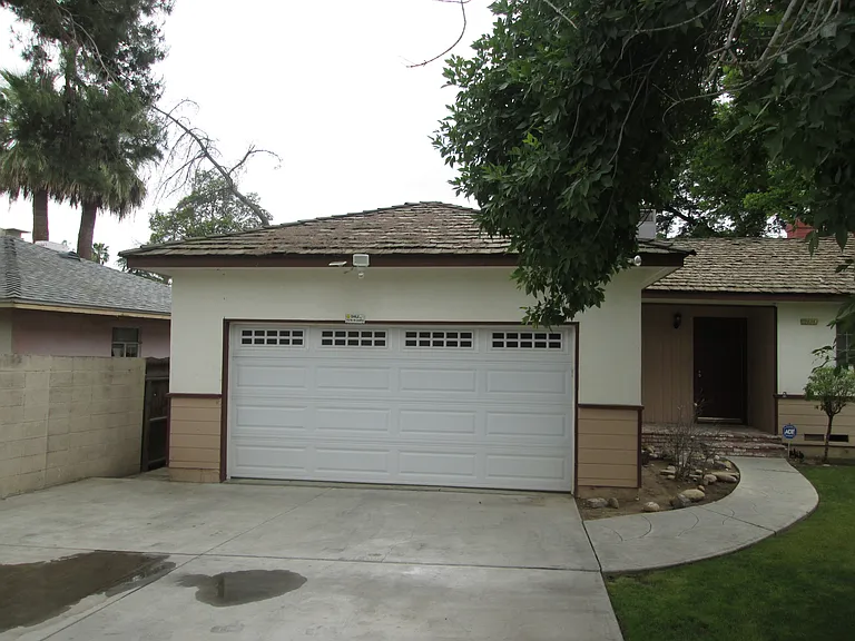3032 N Inyo St — Photo 3