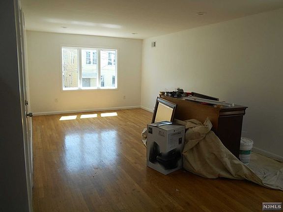 5th image of 414 Union St